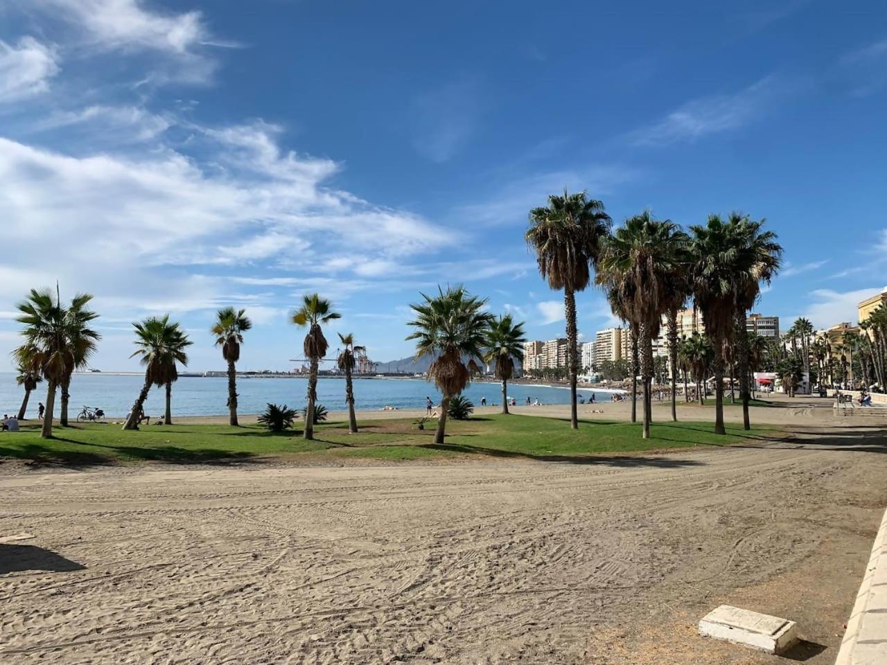 Malagueta Sol Y Playa Apartment Malaga Exterior photo